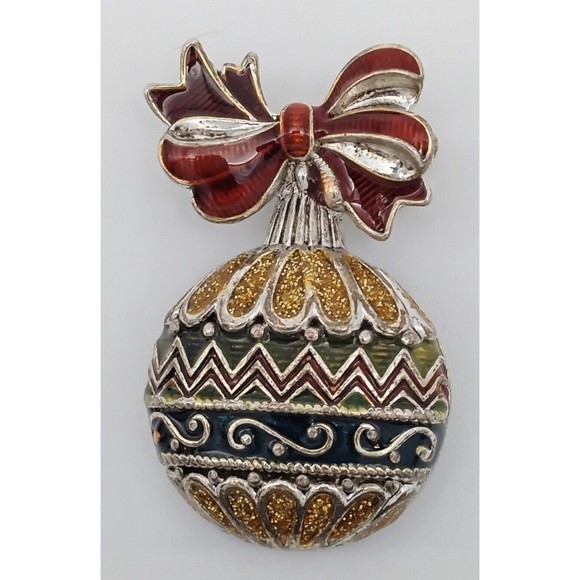 Vintage Christmas Ball Ornament Brooch Pin Ribbon Signed NR Enamel Silver Tone - Picture 12 of 12